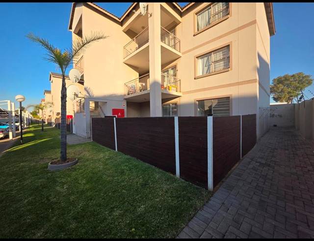 2 BEDROOM APARTMENT FOR SALE IN BARTLETT